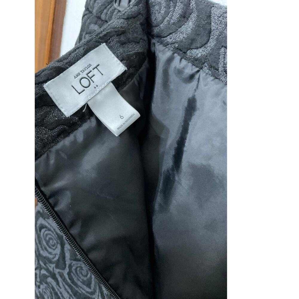 Ann Taylor LOFT Black/Grey Floral Roses Skirt Size 6 Small Romantic Textured - Picture 5 of 5